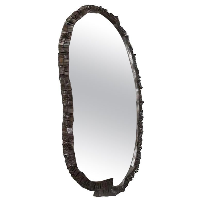 Grand miroir ovale avec cadre en fer forgé en vente