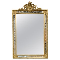 Miroir sculpté et doré du XIXe siècle de style Louis XVI français
