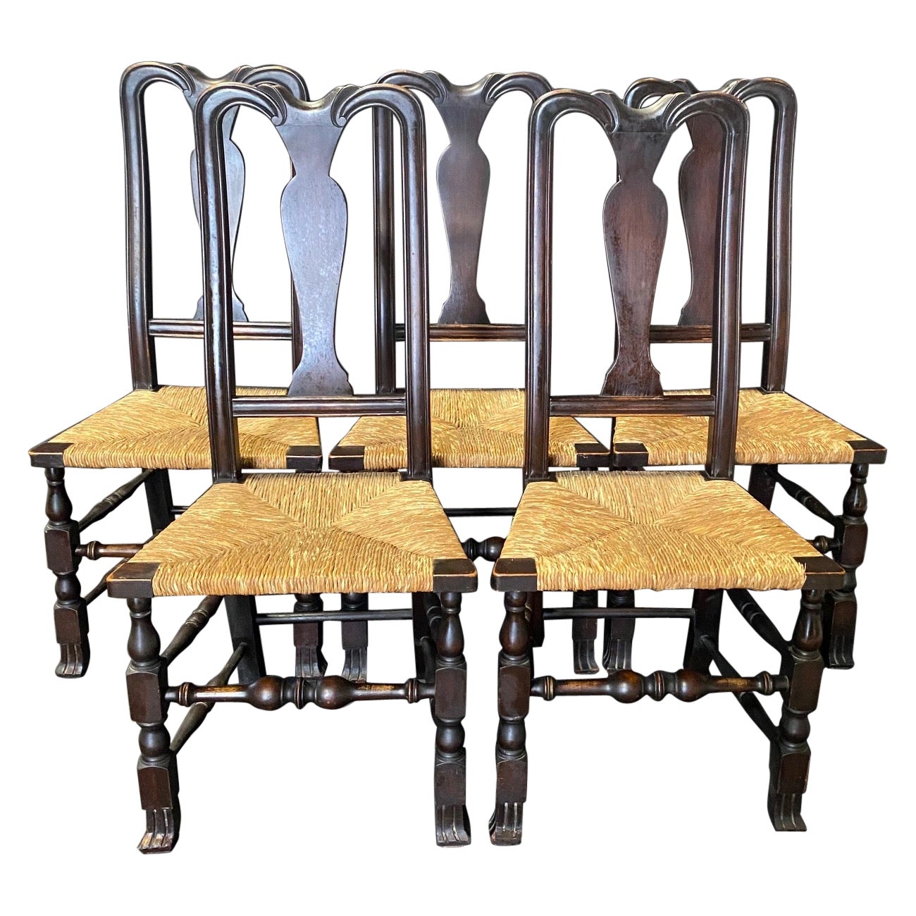 Ensemble de cinq chaises de salle à manger anciennes Queen Anne Rush Seat 