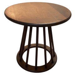 Arthur Umanoff Table d'appoint en noyer à base de fuseaux