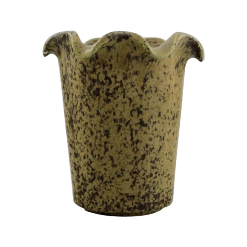 Arne Bang. Vase aus glasierter Keramik. Schöne gesprenkelte Glasur.