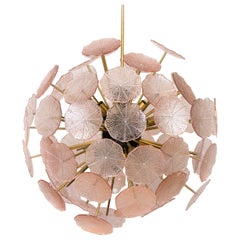 Impressive spoutnik chandelier in brass and Murano pink flower discs 