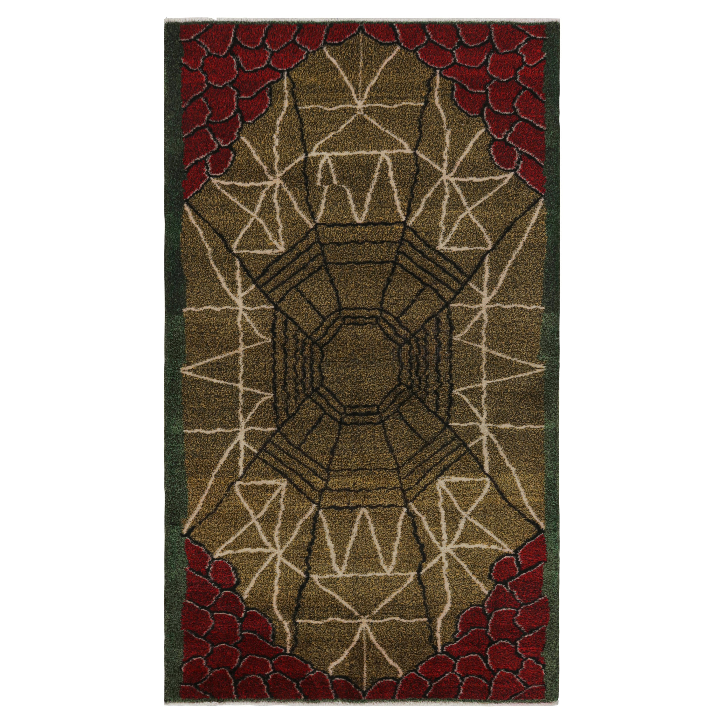 Zeki-Wandteppich mit roten, grünen und goldenen geometrischen Mustern von Rug & Kilim, Vintage im Angebot