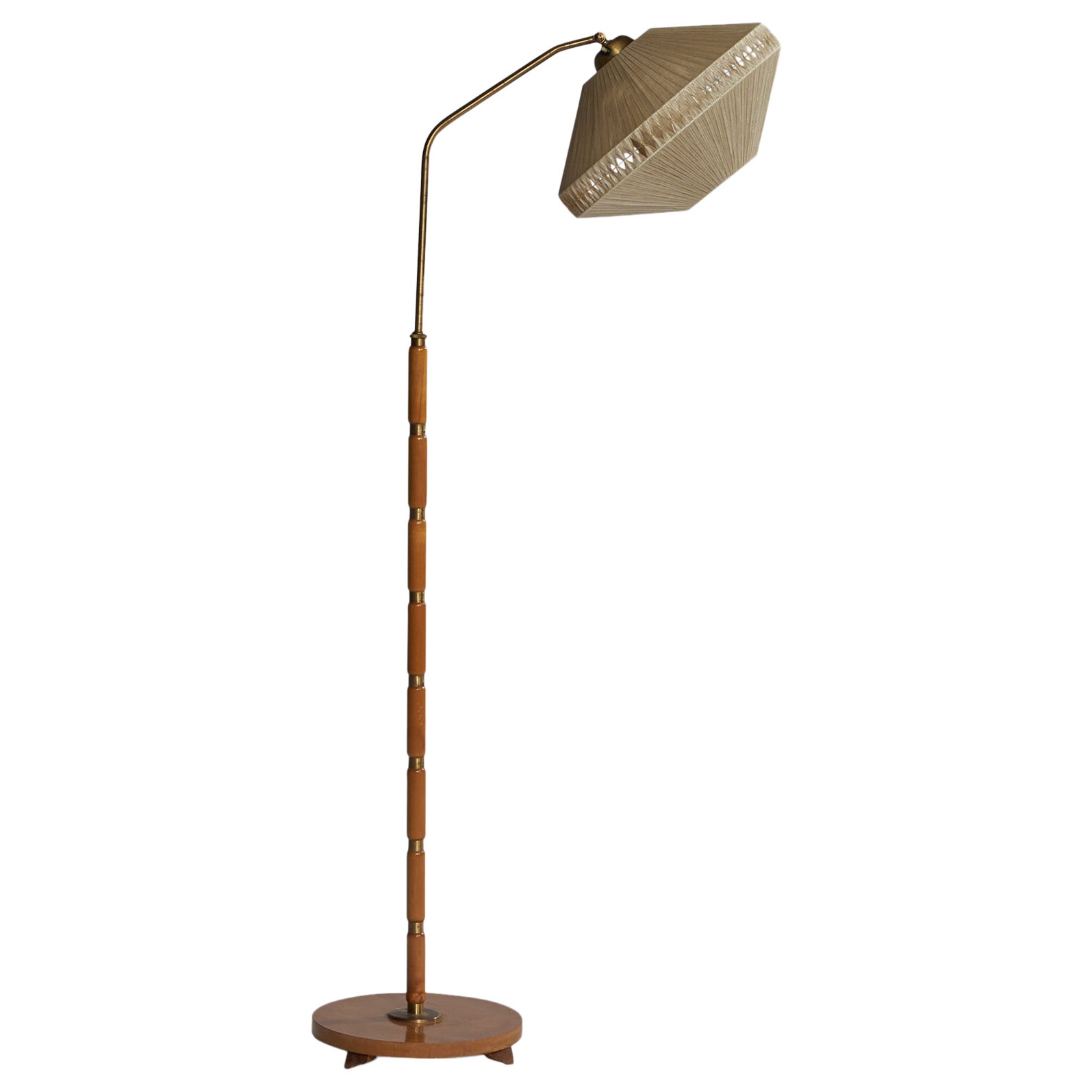 Lampadaire de designer suédois, laiton, Wood, corde, Suède, années 1940 en vente