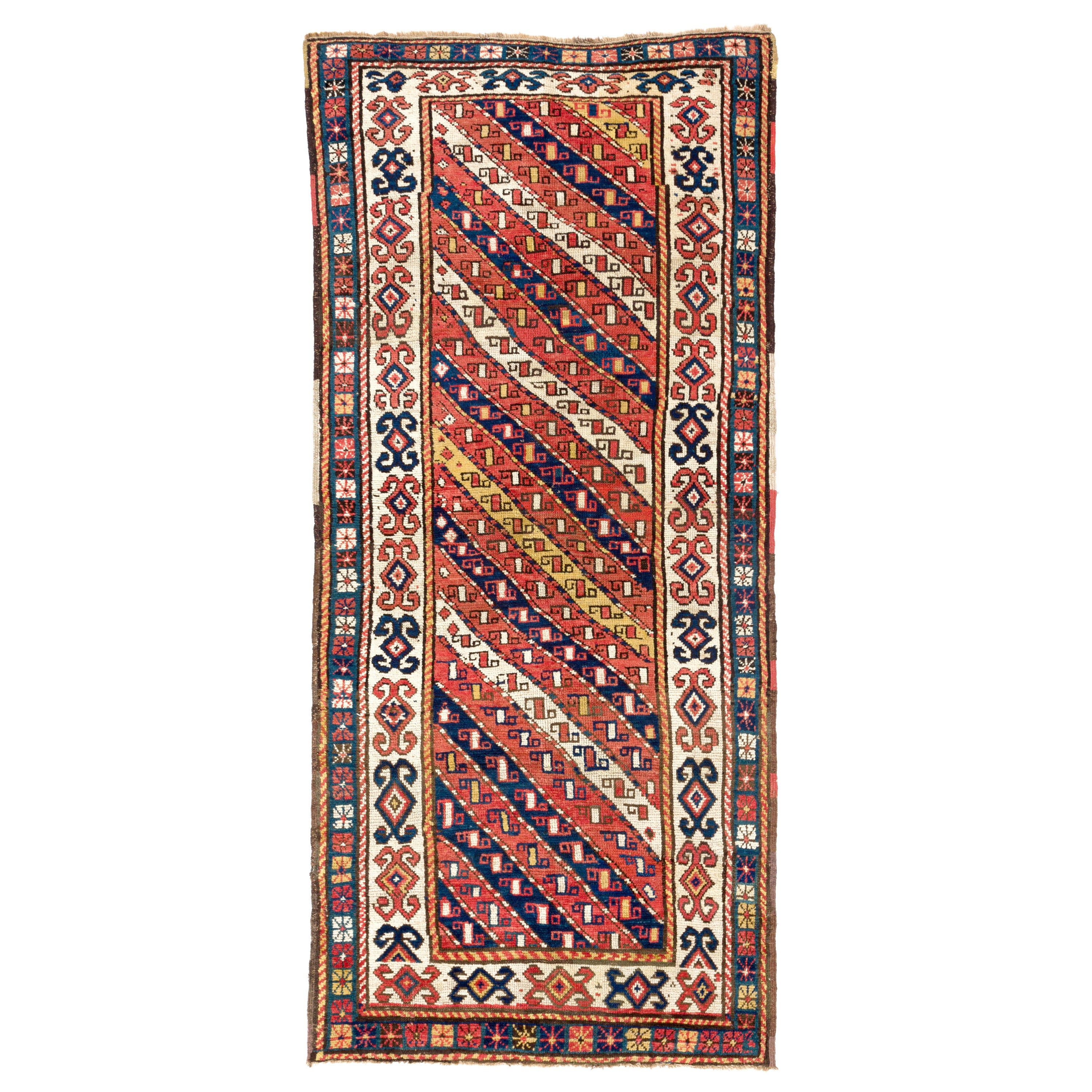 Antiker kaukasischer Gendje Kazak-Teppich in 3.3x7,5 Fuß, ca. 1880  im Angebot