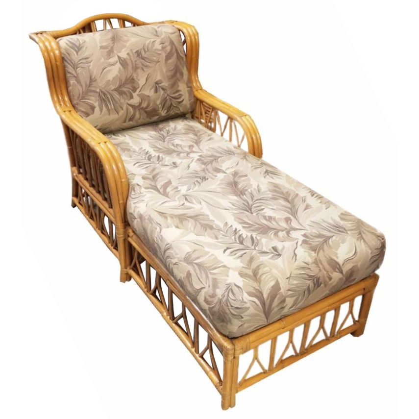 Chaise longue en rotin restauré avec accoudoirs en trois brins et côtés en rotin rose