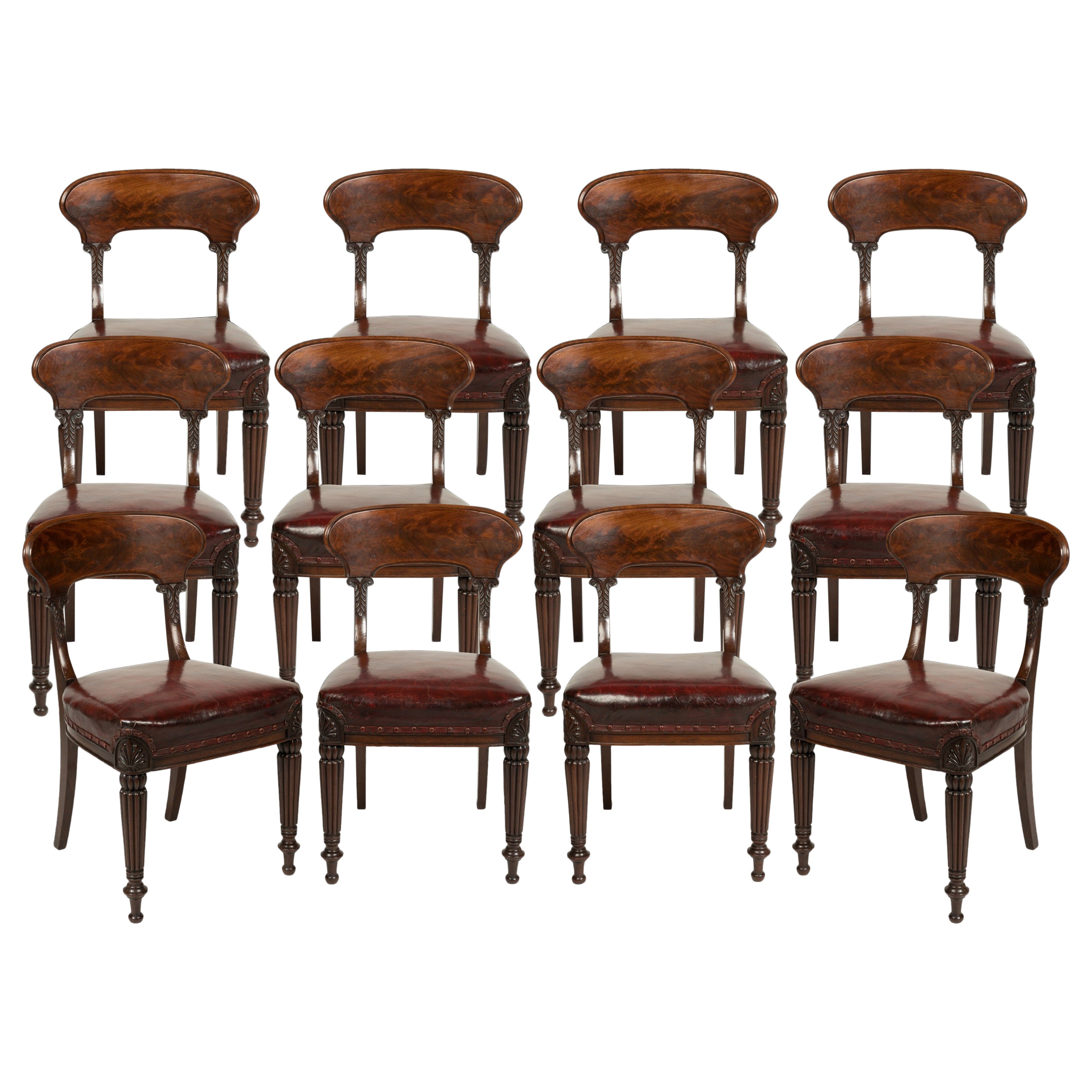 Ensemble de 12 chaises de salle à manger en acajou de la fin de l'époque géorgienne, attribuées à Gillows en vente