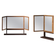 Ara table mirror made of maple and pau iron, with wooden hinges.