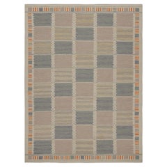 Rug & Kilim's skandinavischer Teppich mit beige-braunen und blauen geometrischen Mustern