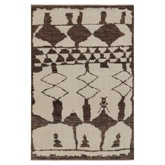 Rug & Kilim's Contemporary Moroccan Style Geometric Rug in Beige-Brown (tapis géométrique contemporain de style marocain en beige et brun)