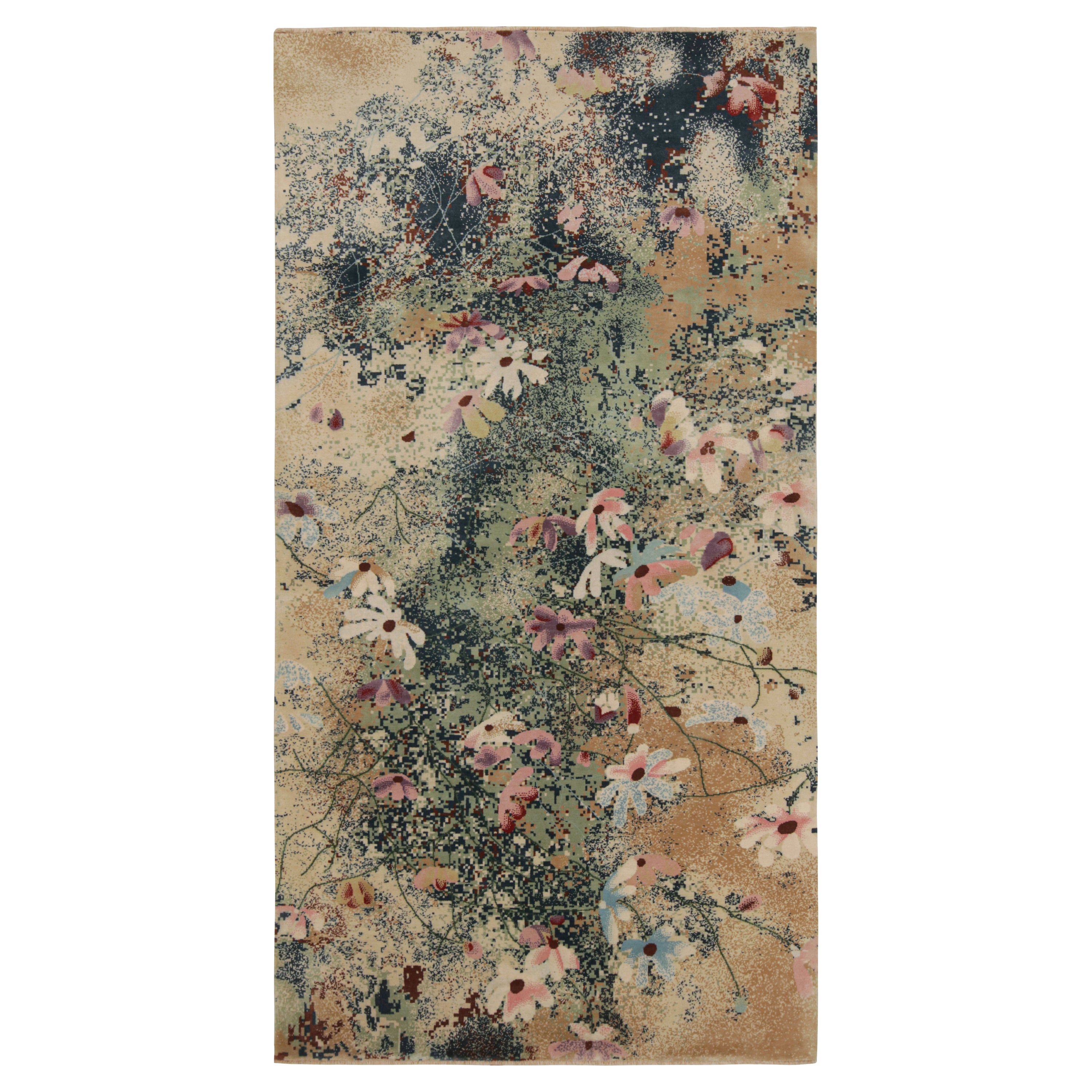 Tapis abstrait contemporain à motifs floraux polychromes de Rug & Kilim