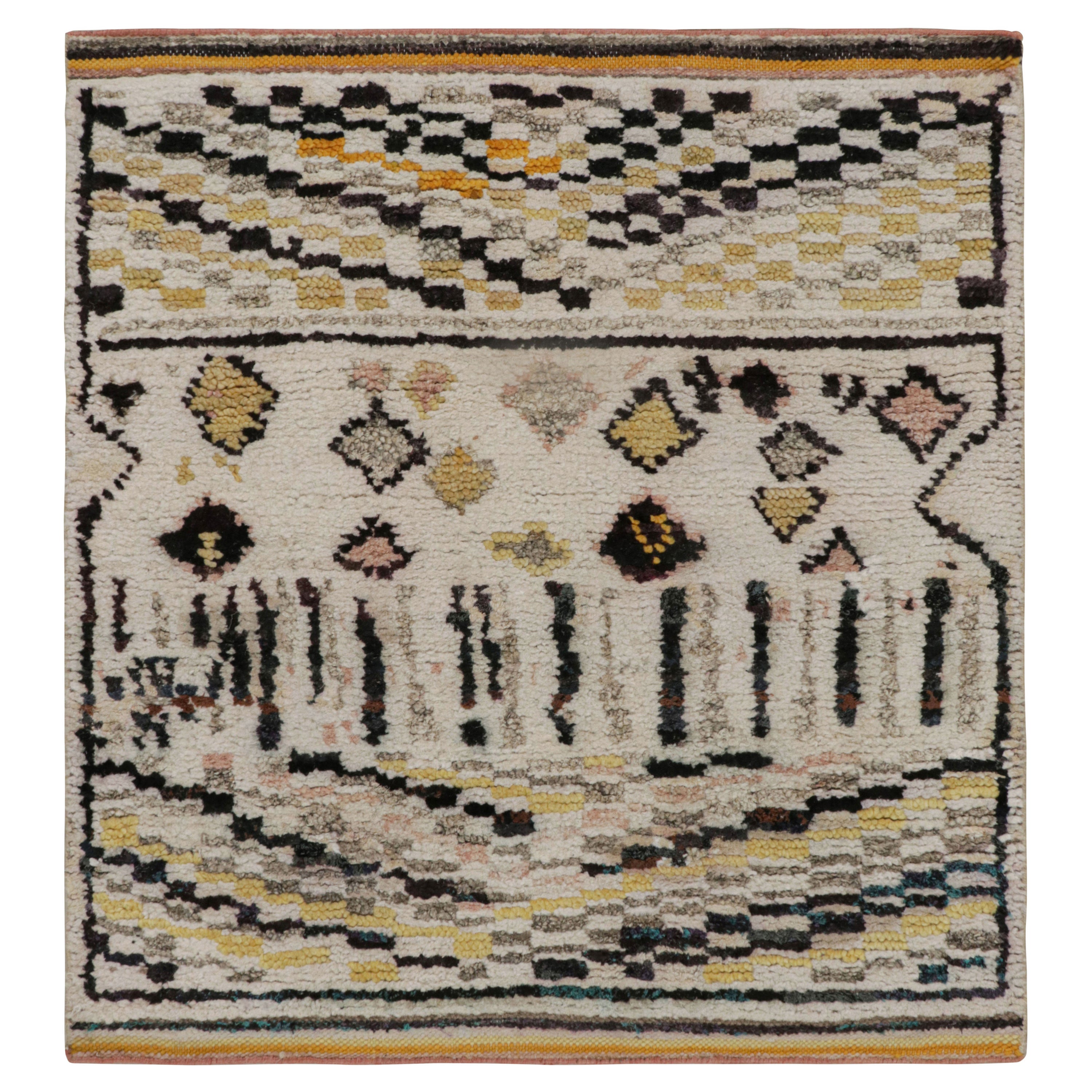 Tapis de style marocain contemporain à motifs géométriques berbères de Rug & Kilim