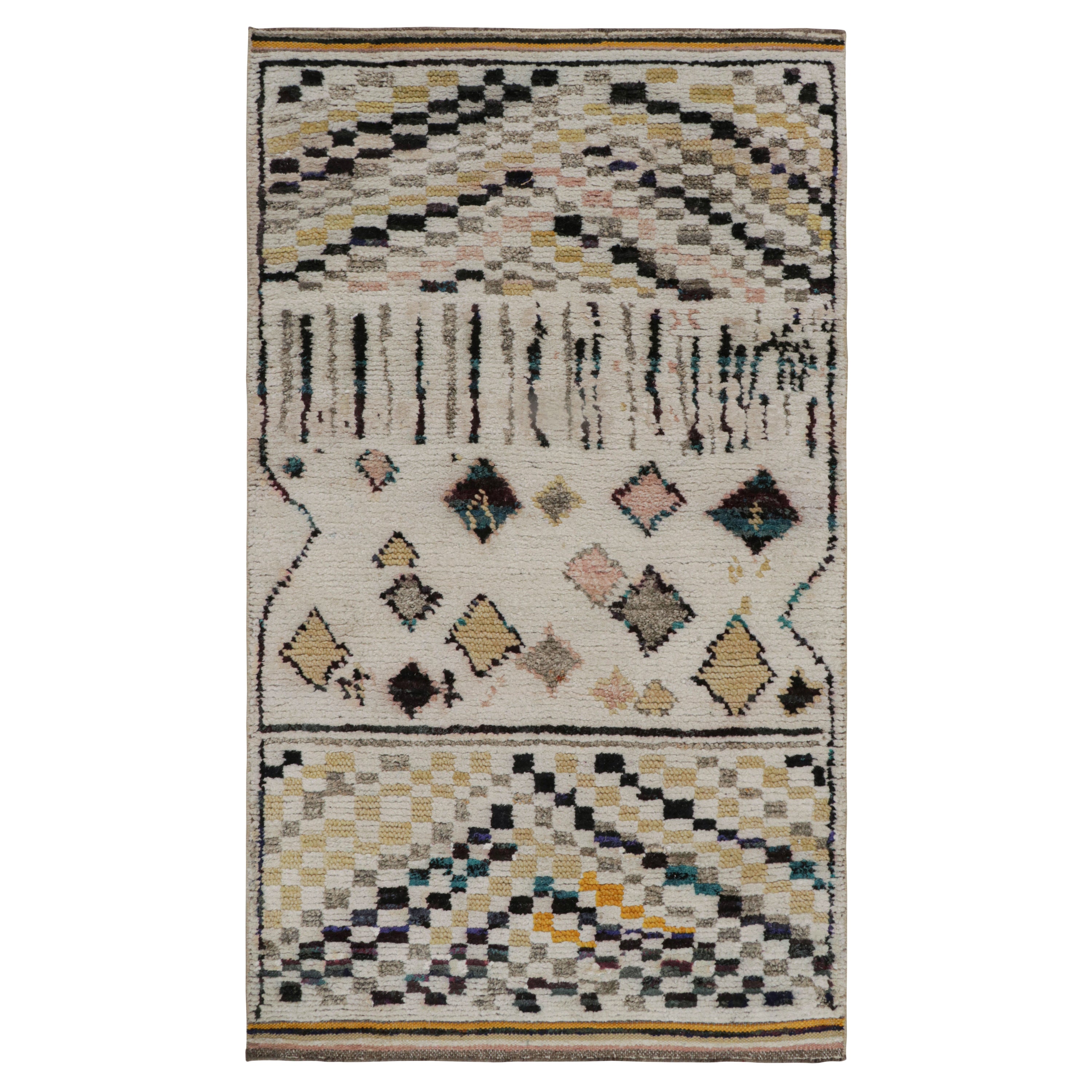 Tapis de style marocain contemporain à motifs géométriques berbères de Rug & Kilim