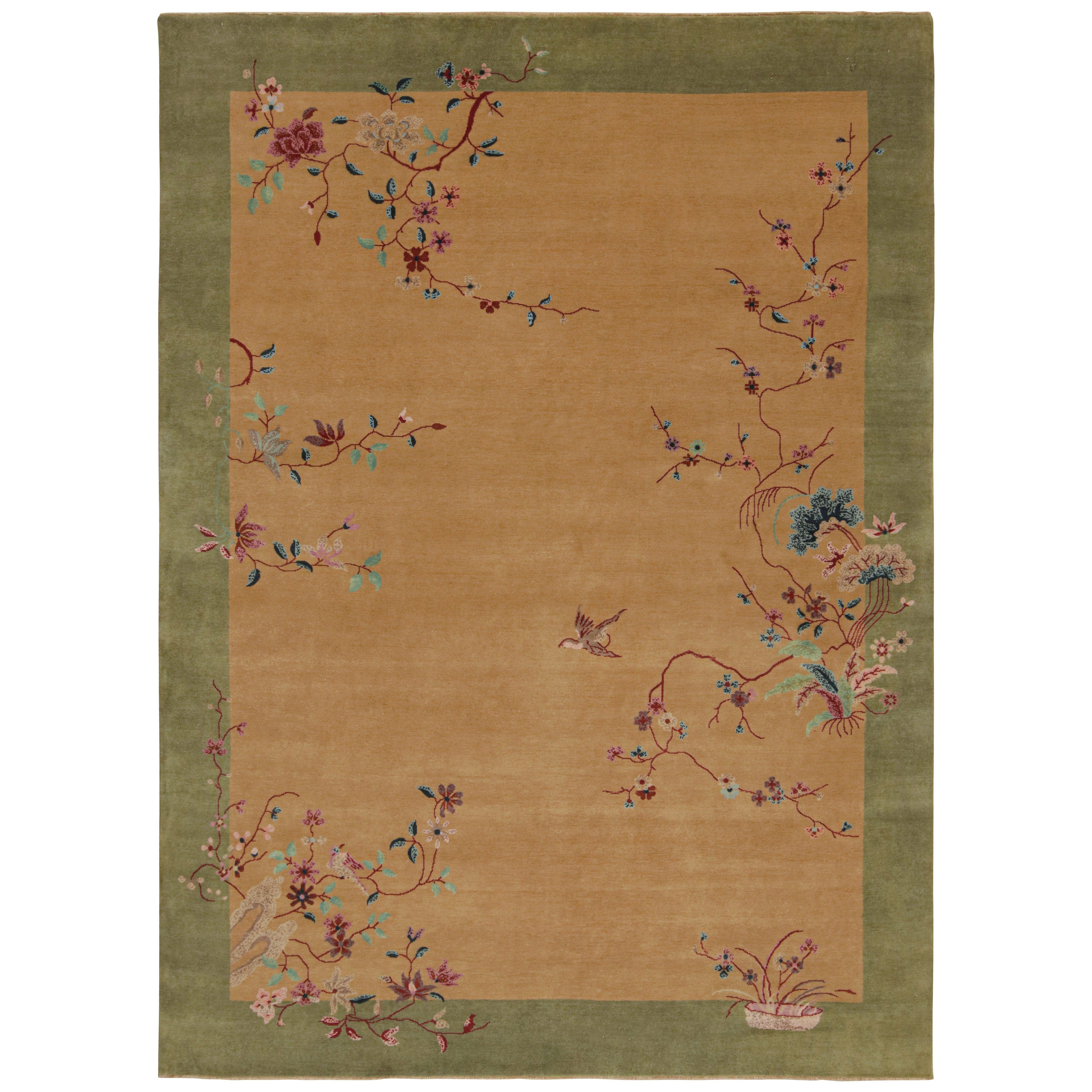 Rug & Kilim's chinesischer Teppich im Art Deco Stil, mit Blumenmustern und Bildern