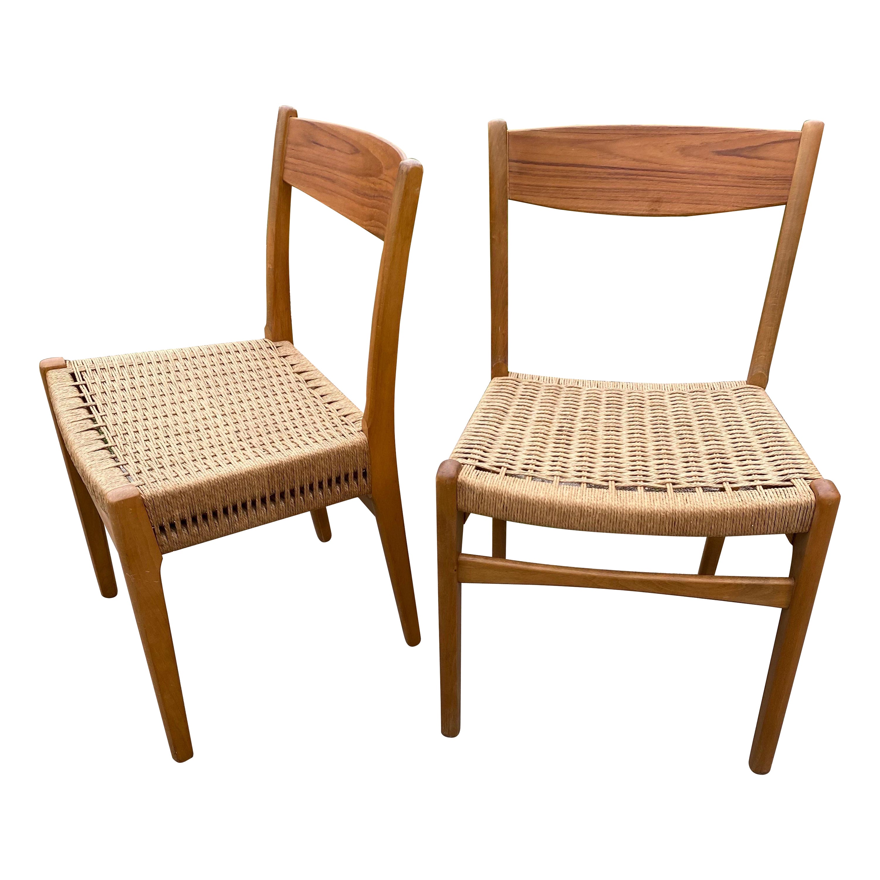 Paire de chaises de salle à manger suédoises en teck avec sièges en corde de papier en vente