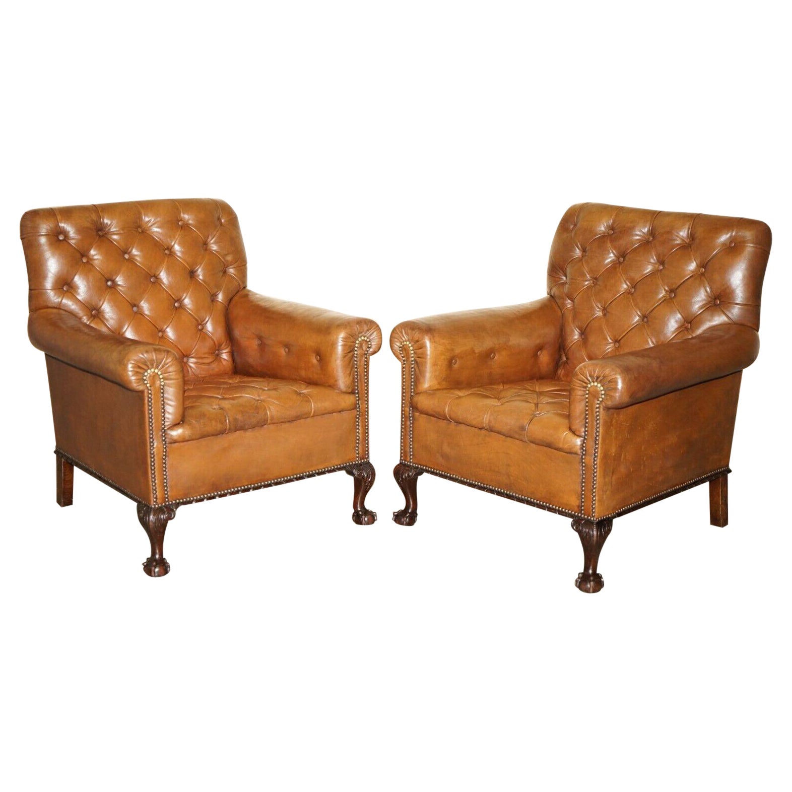 PAIR OF ANTiQUE VICTORIAN CHESTERFiELD BROWN LEATHER ARMCHAIRS CLAW & BALL FEET For Sale