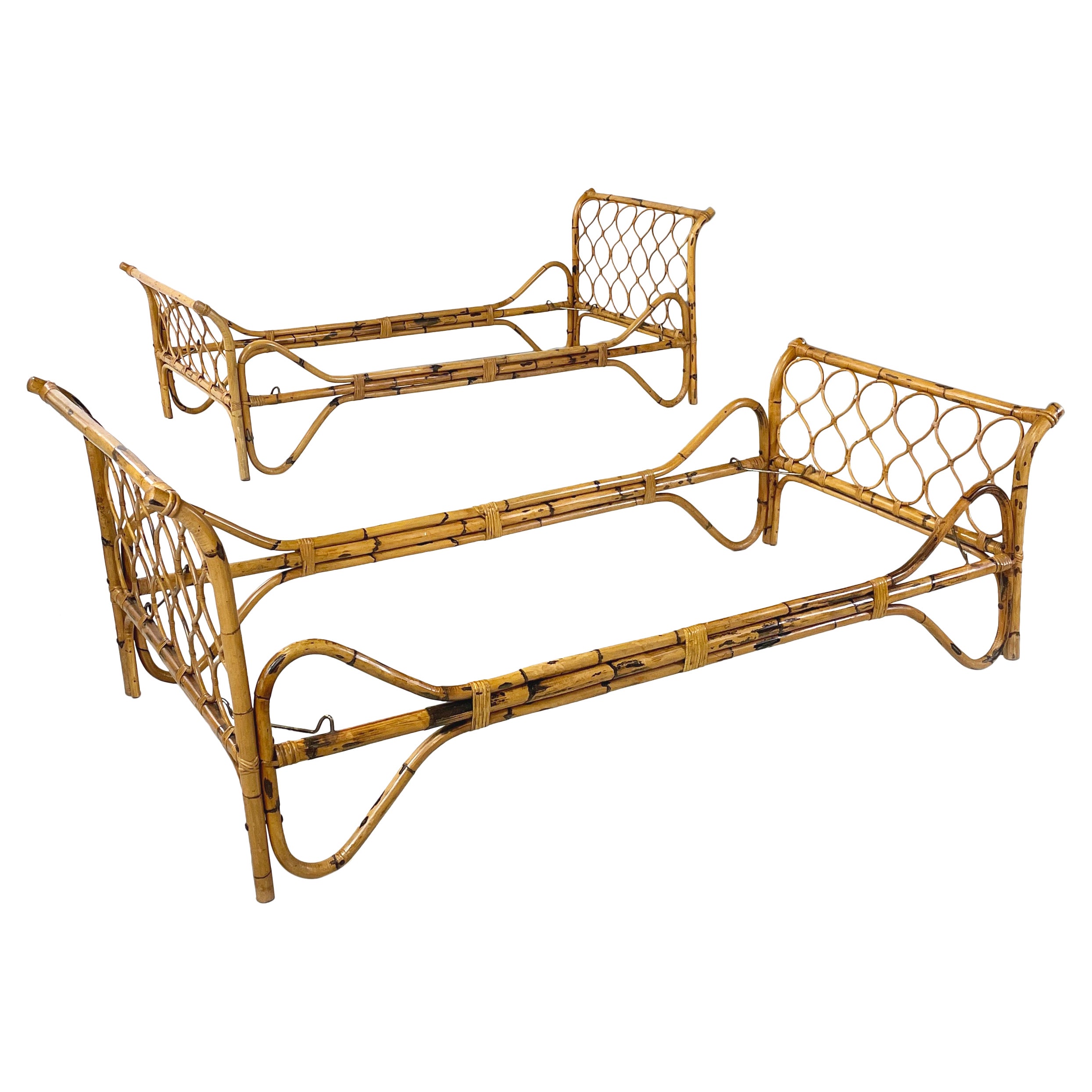 Italian mid-century modern Single beds in bamboo, 1960s For Sale