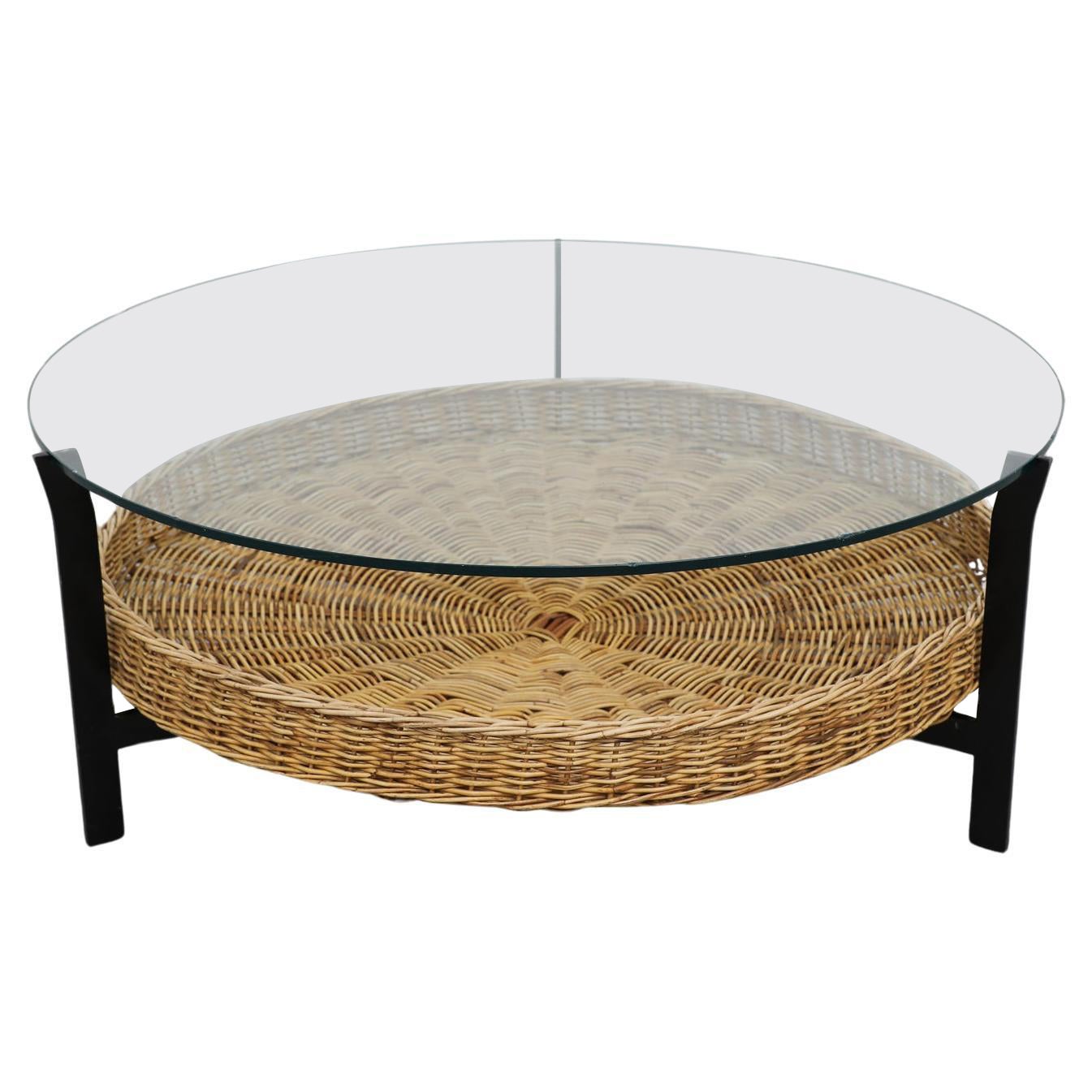 Table basse ronde en verre et rotin de style Noordwolde du milieu du siècle dernier