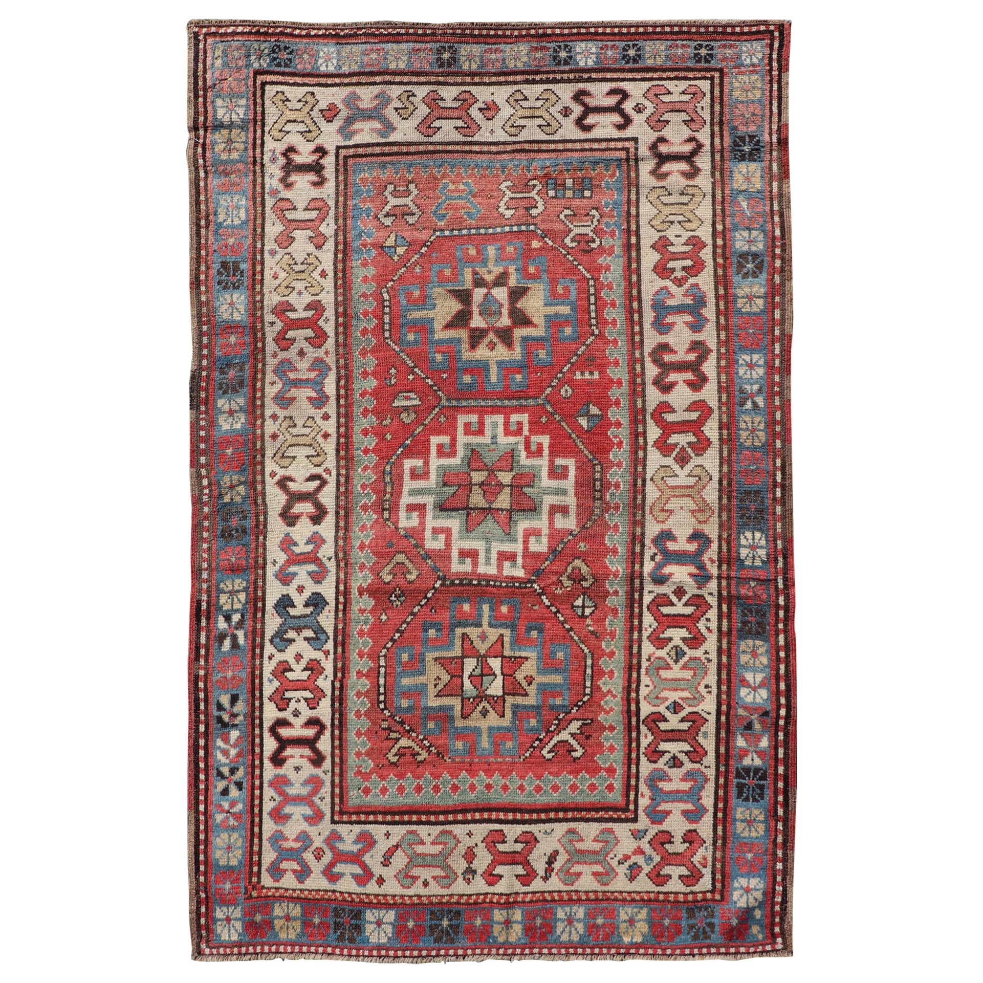 Antiker kaukasischer Kazak-Teppich mit subgeometrischem Medaillon-Design
