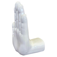 Vintage-inspirierte weiße Skulptur einer Hand-Buchstütze, 1970er Jahre.