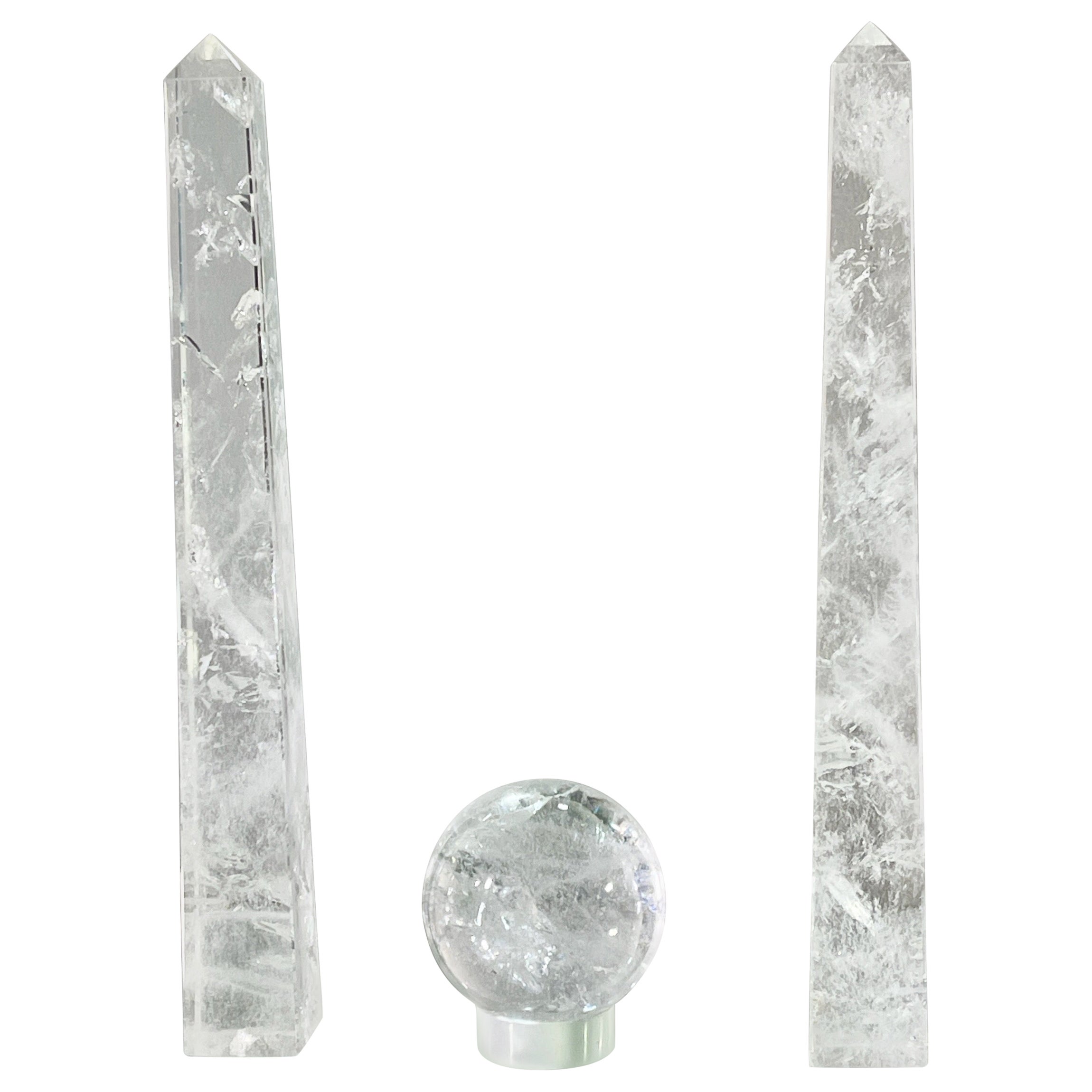 Paire d'obélisques et de sphères en cristal de roche en vente