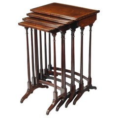Un ensemble de tables quartetto en bois de rose de style Régence, attribué à Gillows