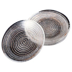 Murano, Italia, quattro piccoli piatti in vetro trasparente con decorazione a spirale.