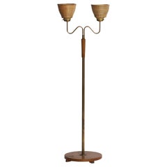 Schwedische Designerin, Stehlampe, Messing, Eiche, Rattan, 1940er Jahre