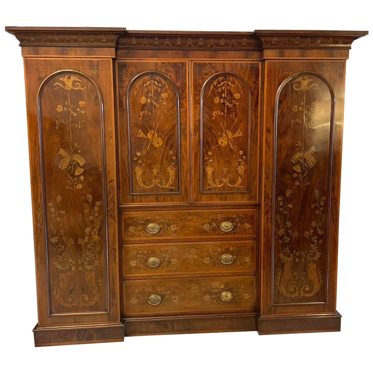 Outstanding Quality Large Antique Victorian Inlaid Mahogany Wardrobe  For Sale