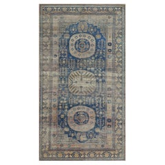 Tapis Khotan bleu ancien tissé à la main du Turkestan oriental