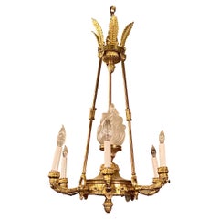 Lámpara de 6 luces de bronce dorado y diseño imperio francés, 75 años de antigüedad. 