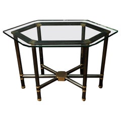 Table centrale élégante en bronze et laiton de Karl Springer avec plateau en verre