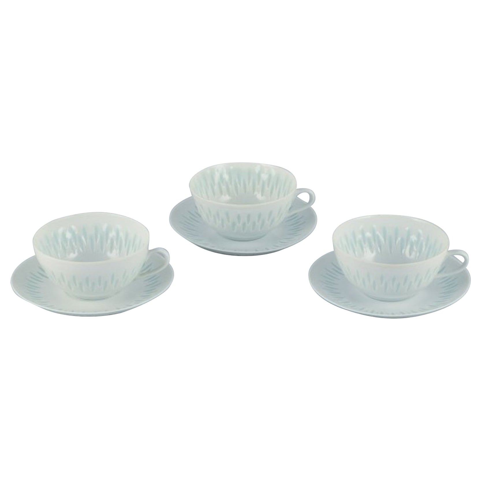 Friedl Holzer-Kjellberg for Arabia. Three pairs of tea cups with saucers For Sale