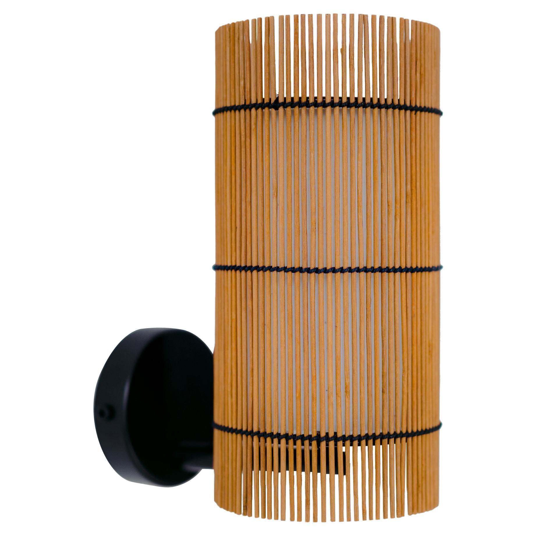 Contemporary, Handgefertigte Wandlampe Sconce, Bambus Kirsche, von Mediterranean Objects im Angebot