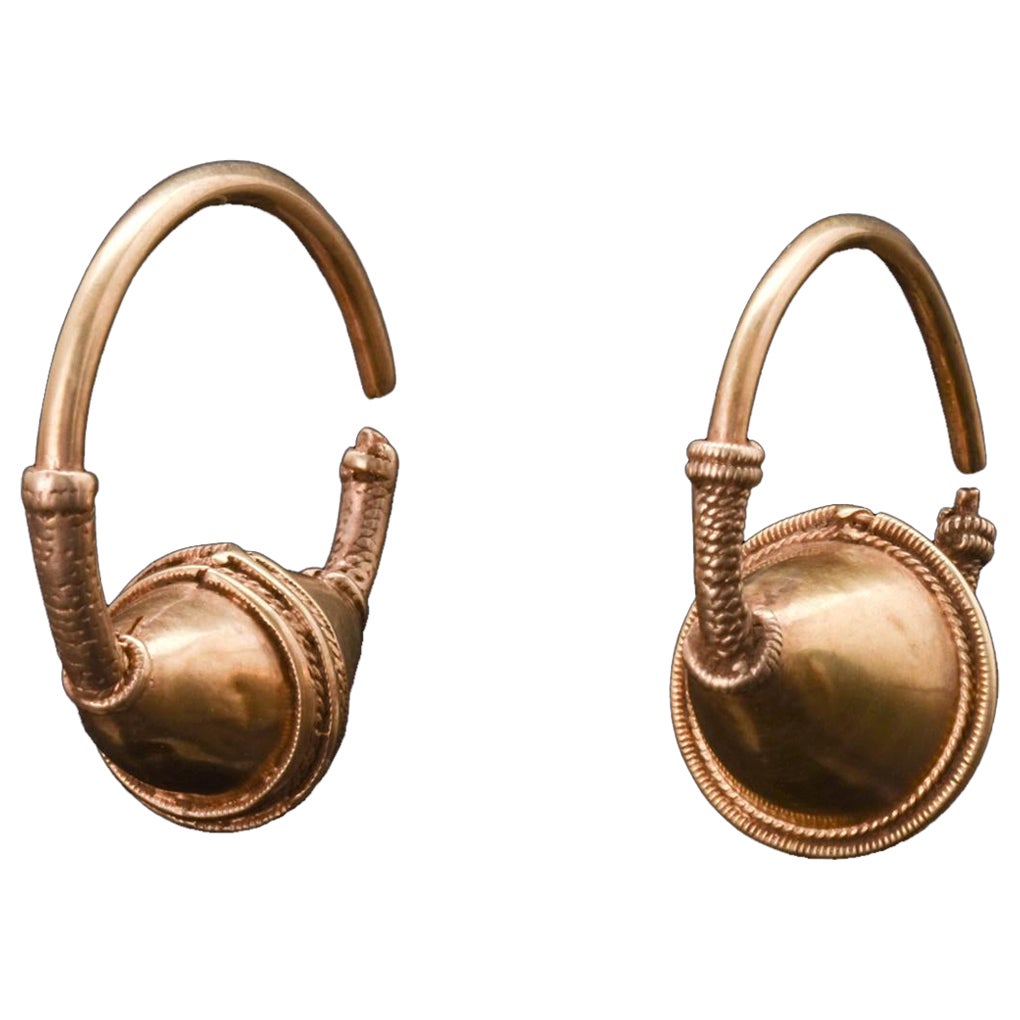 Paire de boucles d'oreilles en électrum byzantin