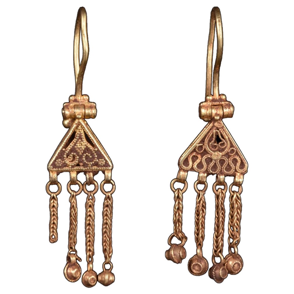 Paire de boucles d'oreilles en or byzantin avec pampilles