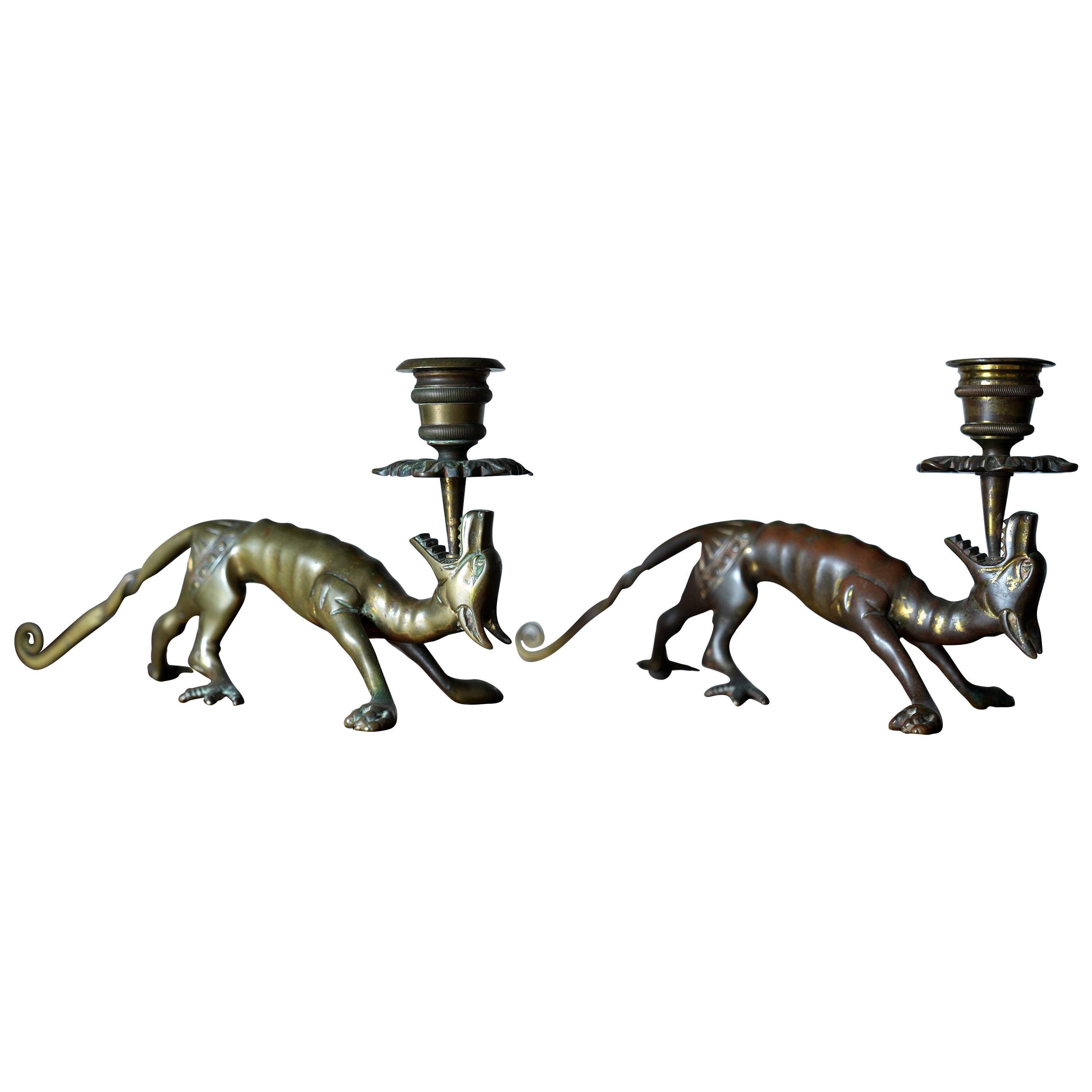 Ästhetische Bronze-Kerzenständer mit Hund im Angebot