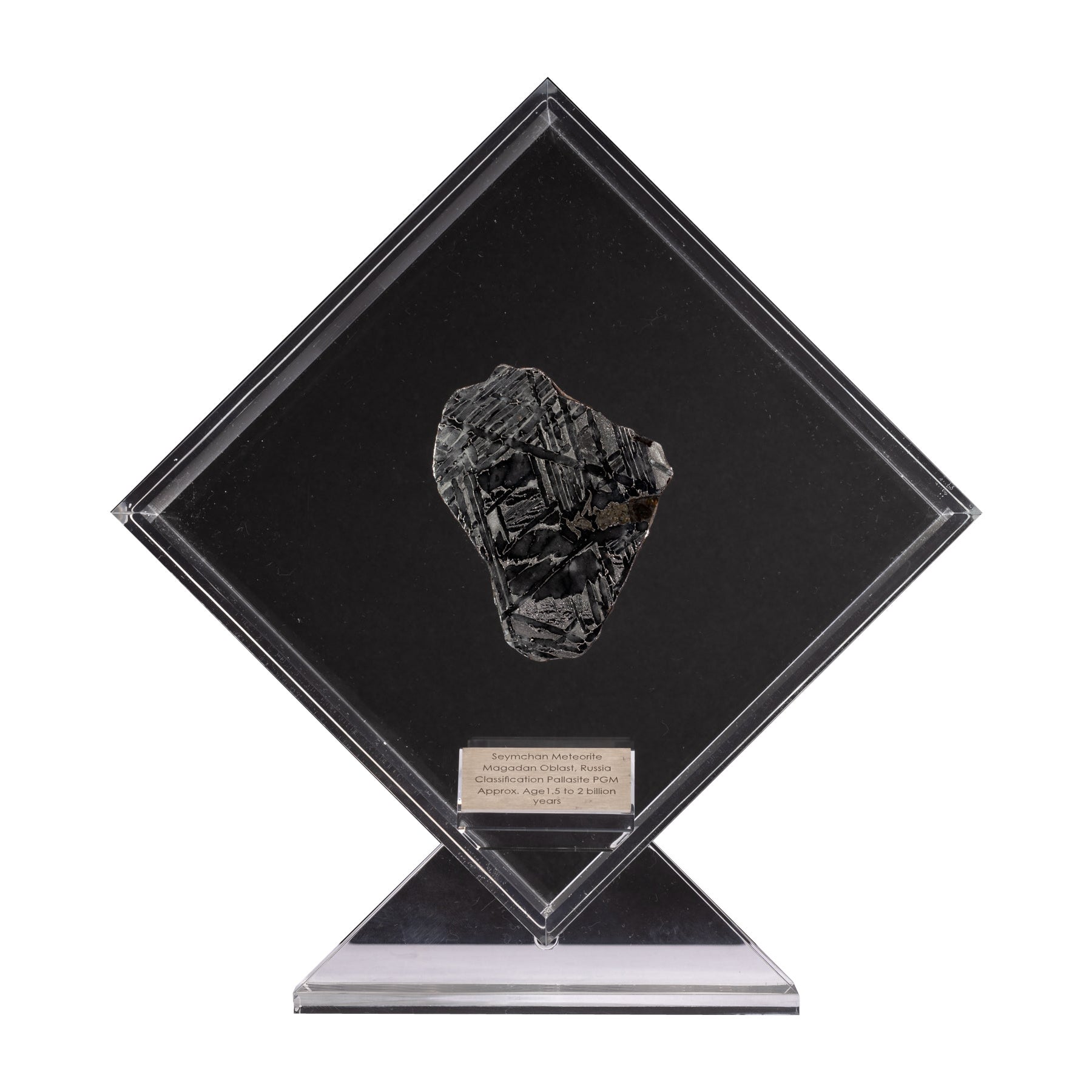 Conception originale de Seymchan avec une météorite olivienne dans une vitrine en acrylique transparente en vente