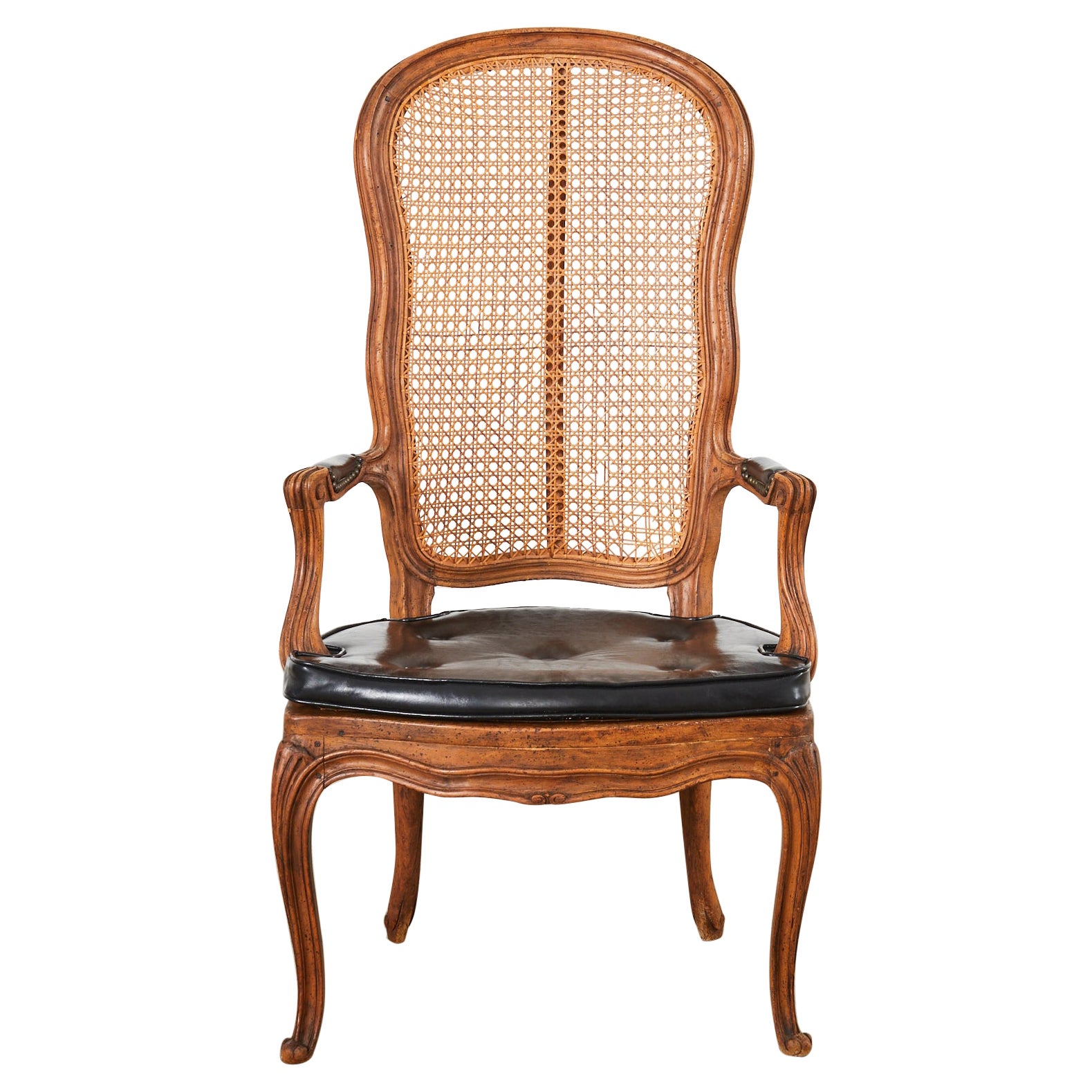 Fauteuil-Sessel aus Nussbaum und Schilfrohr im Louis XV.-Stil des 19. Jahrhunderts im Angebot