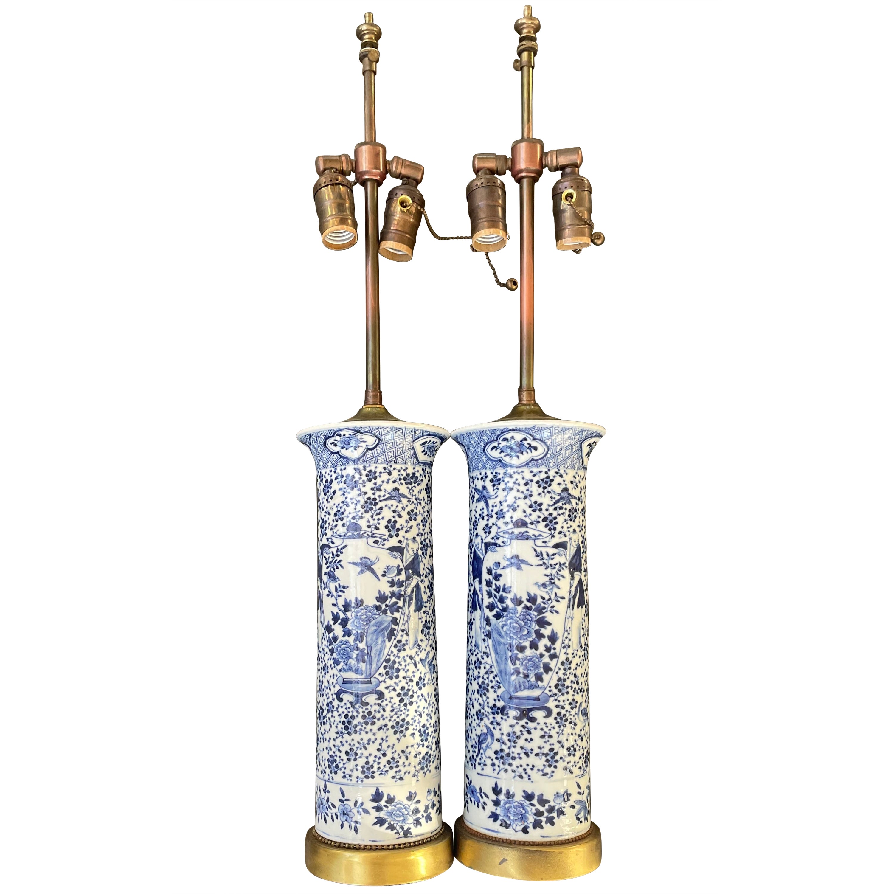 Blaue und weiße chinesische Trompetenvasen-Vasenlampen im Angebot