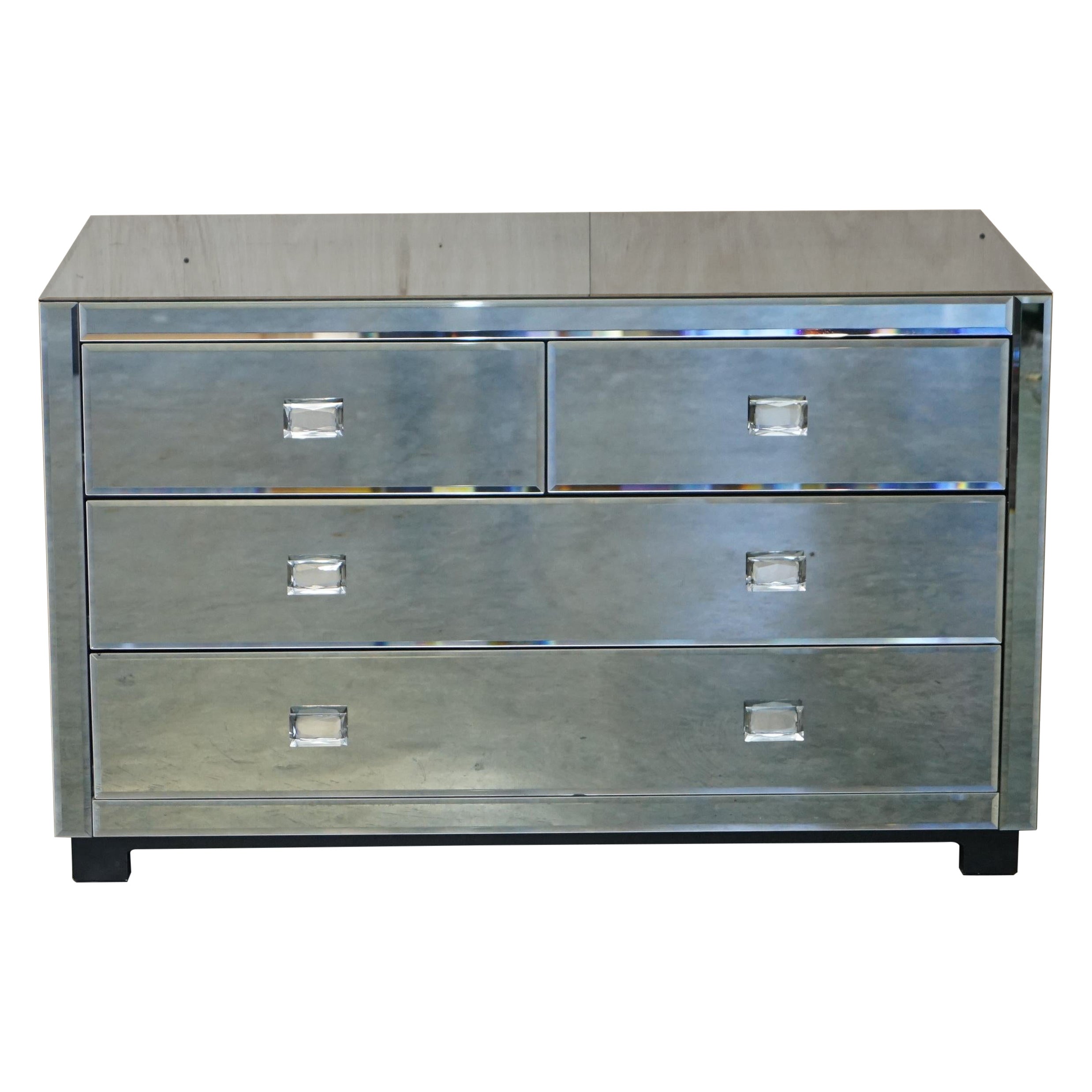 STUNNING CONTEMPORARY EXTRA DEEP OKA FURNiTURE MIRRORED GLASS CHEST OF DRAWERS For Sale