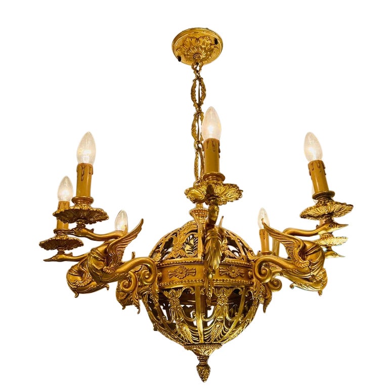 Empire french bronze chandelier in gold-plated with 'Quimeras" circa 1800 For Sale