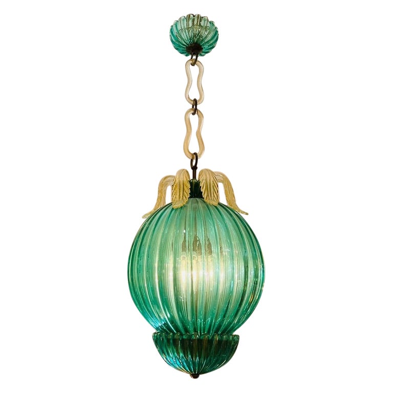 Archimede Seguso Murano glass green "costolato oro" chandelier circa 1950. For Sale