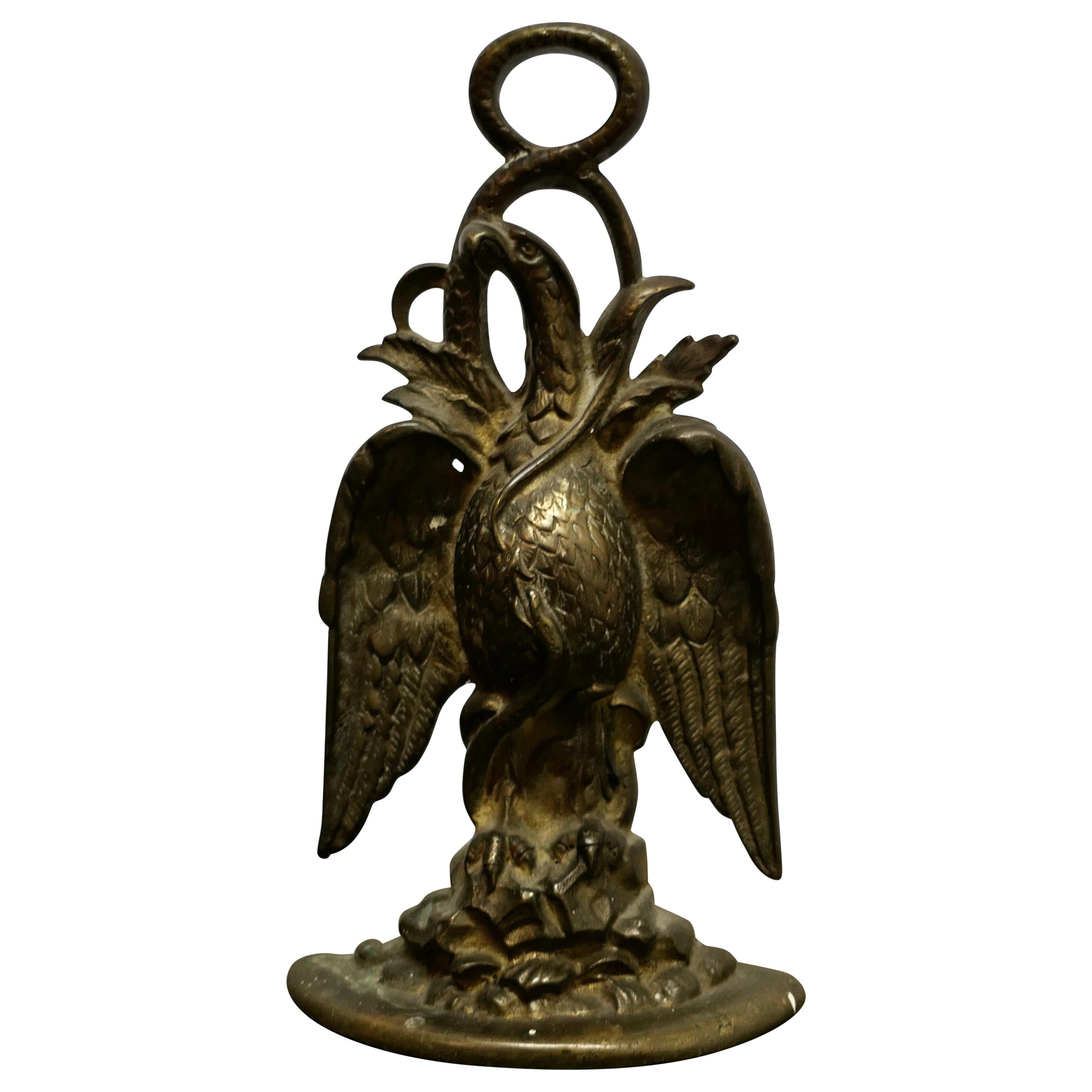 Fermaporta in ottone a forma di aquila e serpente del XIX secolo   Inutile dire che si tratta di un pezzo pesante in vendita