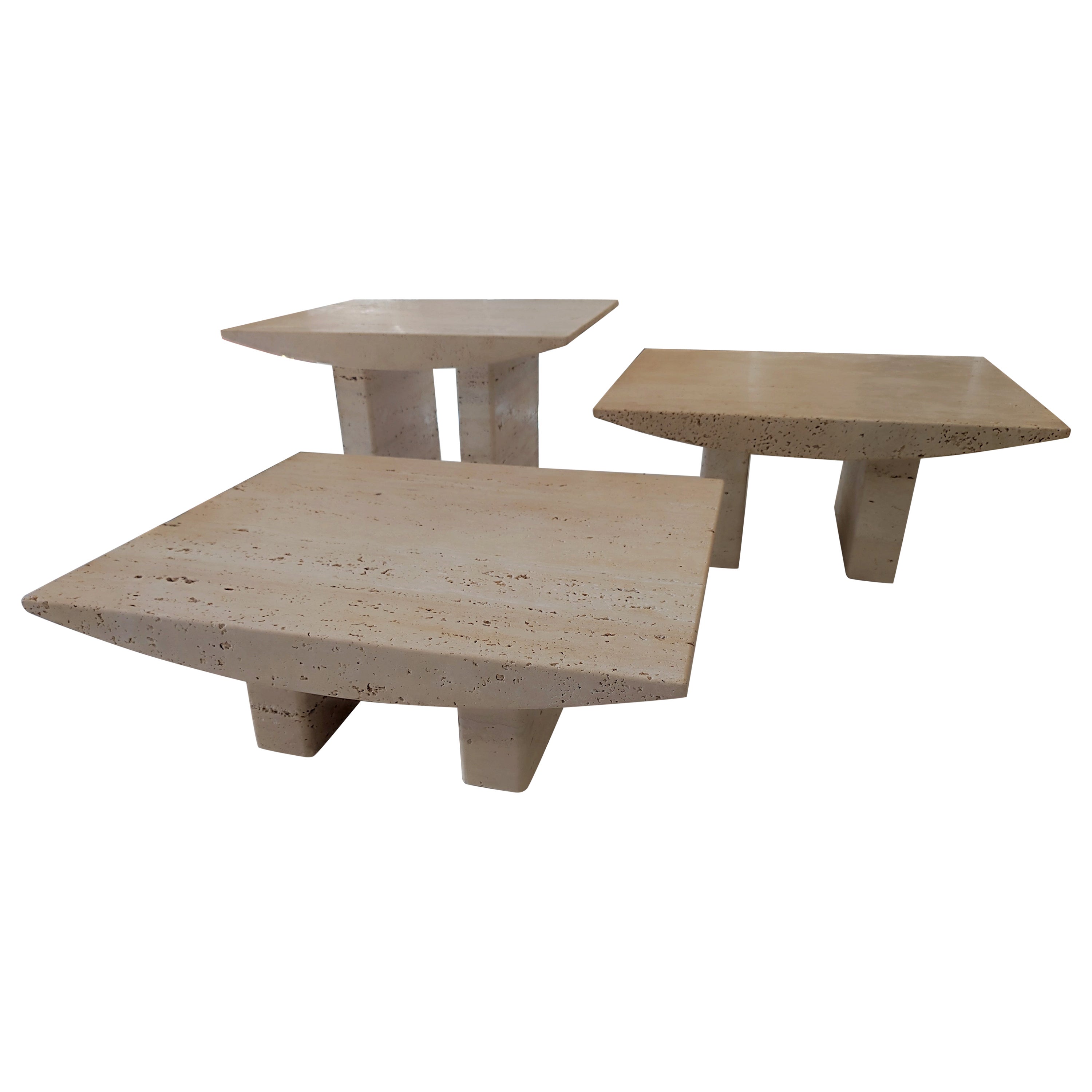 Ensemble de trois travertin  Cocktail Tables circa 80' (en anglais)