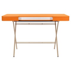 Adentro Cosimo Desk design Marco Zanuso Jr. Piano lucido arancione e base dorata. 