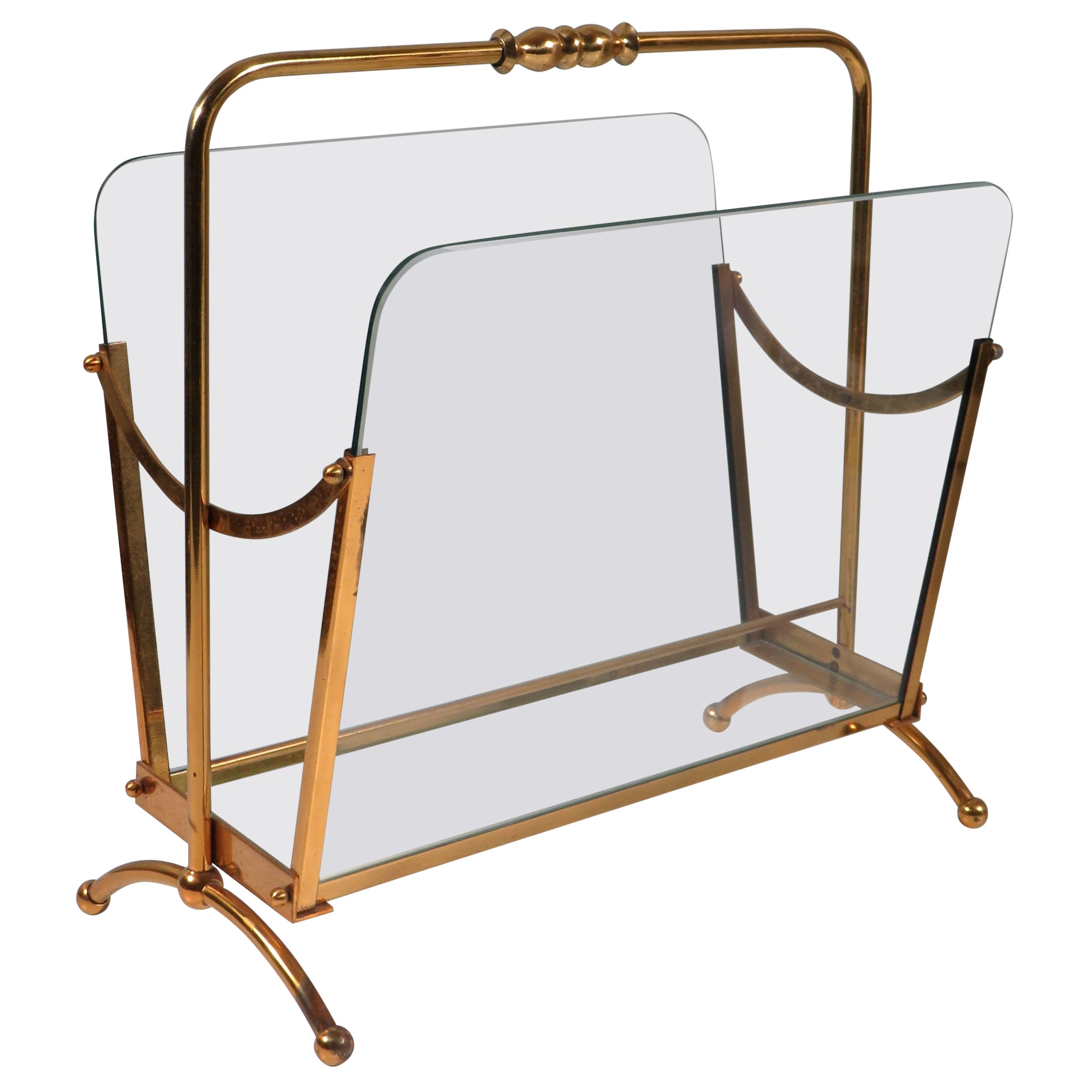 Mid century  magazine rack, brass and glass, Italy 1950-1960 For Sale