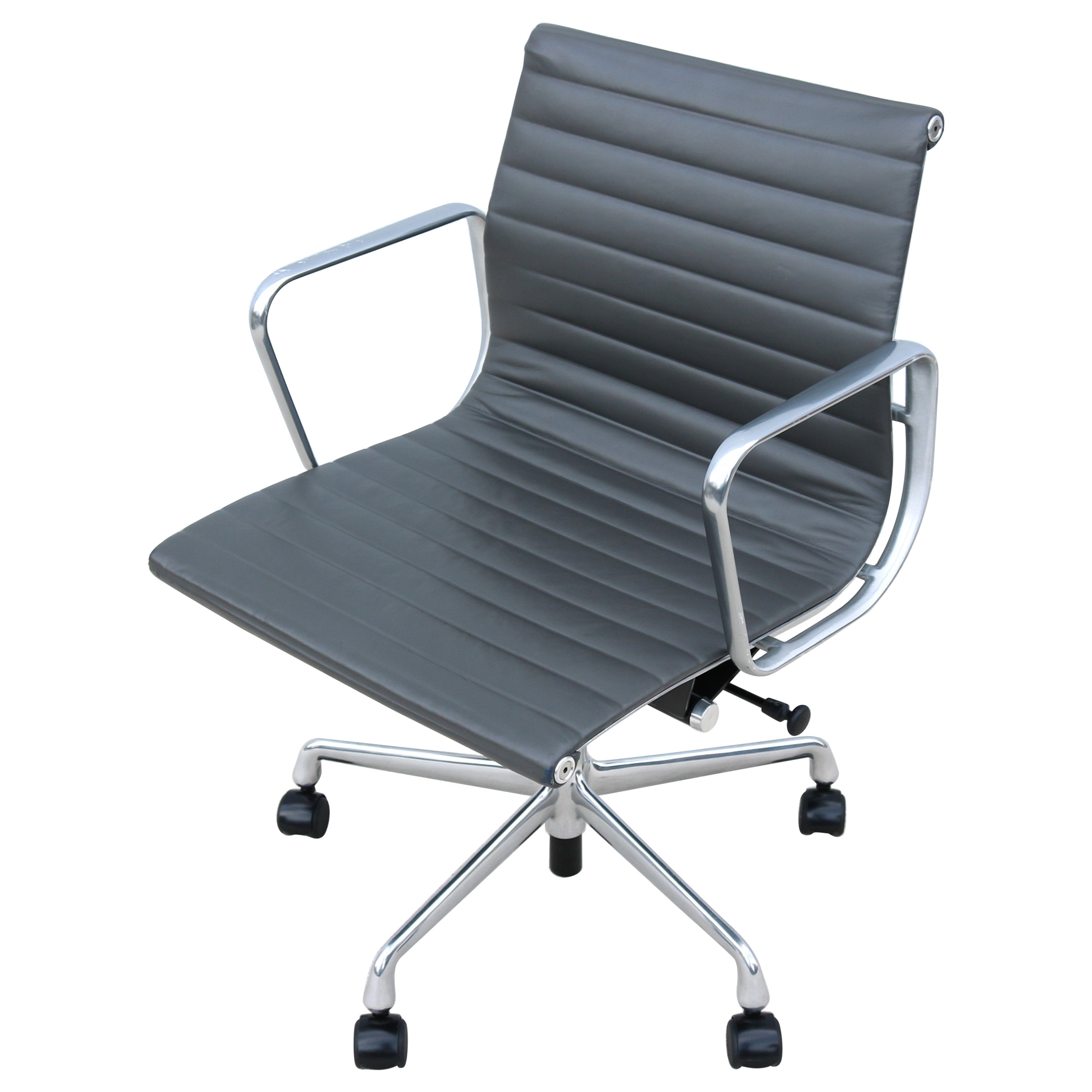 Mid-Century Herman Miller Eames Aluminum Group Gray Leather Management Chair For Sale