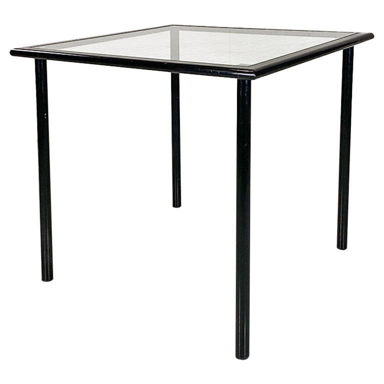 Moderner italienischer quadratischer Tisch aus schwarzem Metall und quadratischem Glas 1980 ca. im Angebot