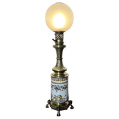 Lampe ancienne de qualité en céramique et laiton de l'époque victorienne